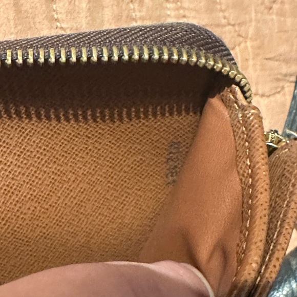 SOLD — RARE LV Louis Vuitton Zippy Compact Wallet - Monogram - Picture 5 of 7
